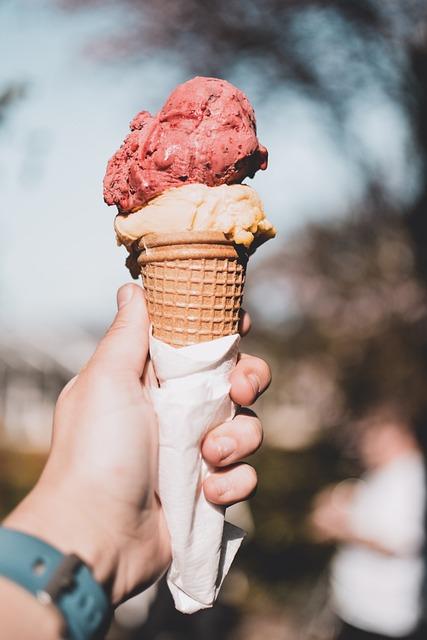 Zmrzlina, která nezatíží: Jak na domácí nízkokalorickou pochoutku?